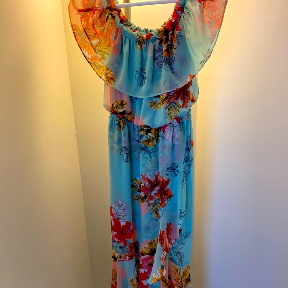 Beautiful summer offshoulder ruffle floral midi!